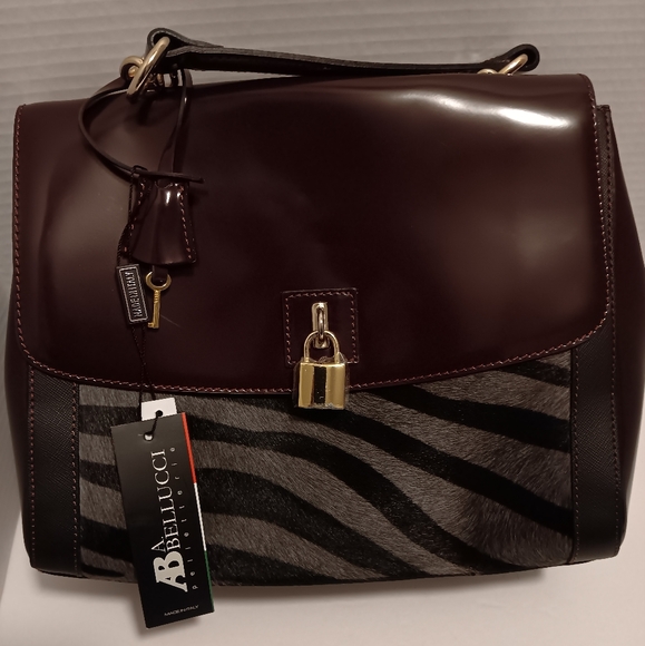 Nwt!! A bellucci Italian handbag/crossbody with lock and key - Picture 1 of 16
